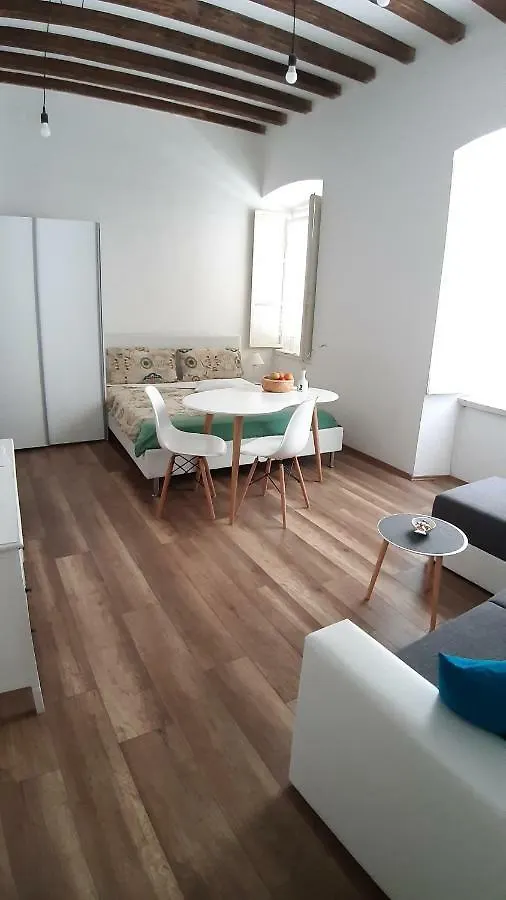 Apartment D2 4U Zara 0*,